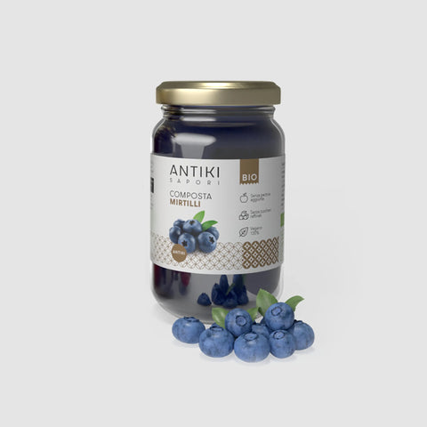 Vasetto di composta di mirtilli BIO ANTIKI Swiss Natural Med, con coperchio dorato e mirtilli freschi.