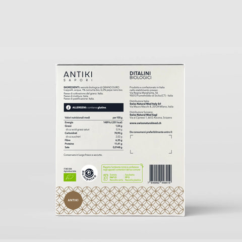 Confezione bianca di ditalini biologici Antiki Sapori con curcuma e pepe, dettagli nutrizionali e logo Swiss Natural Med.