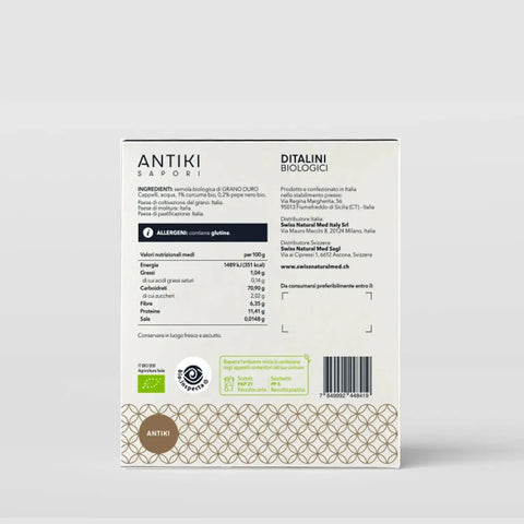 Confezione bianca di ditalini biologici Antiki Sapori con curcuma e pepe, dettagli nutrizionali e logo Swiss Natural Med.
